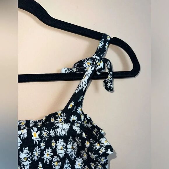 Patrons of Peace Black Daisy Print Smocked Sleeveless Peplum Crop Top Medium - Picture 3 of 6